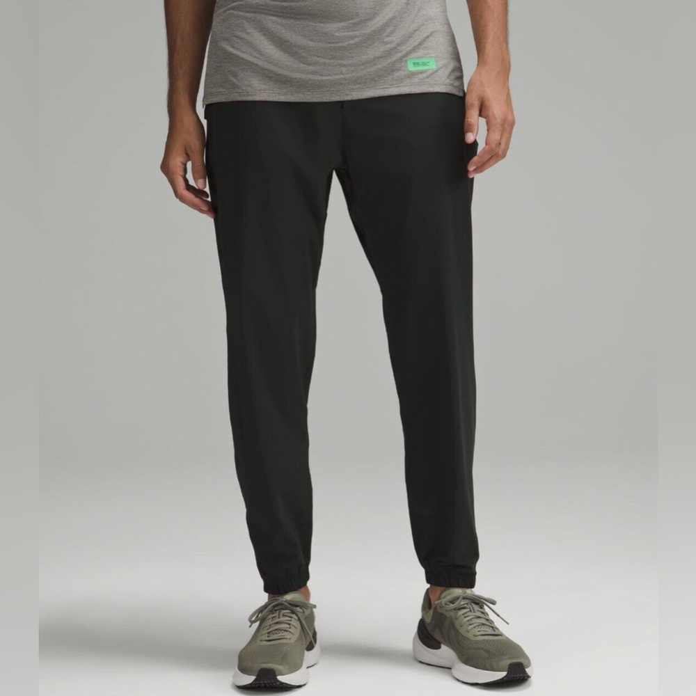 NWT Men’s lululemon surge jogger (shorter)